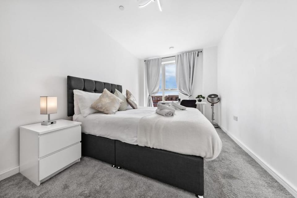 Fantastic 2 bed Flat with view IG11 Apartment in Barking