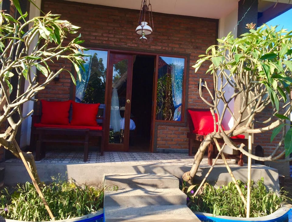 Facade/entrance, Natural landscape, Garden, Balcony/Terrace, Garden view