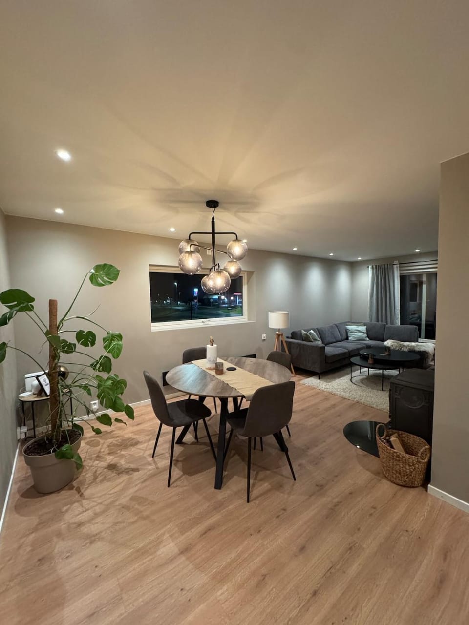 TV and multimedia, Living room, Dining area