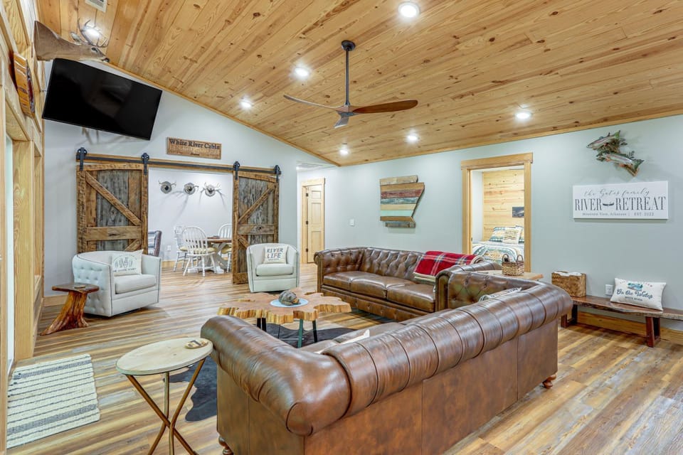 Relax on the River: Modern Mountain View Escape! House in Arkansas