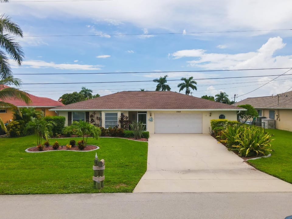 Pet friendly direct gulf access villa w/heated pool & kayaks! Villa Frances - SWFL Rentals Villa in Cape Coral