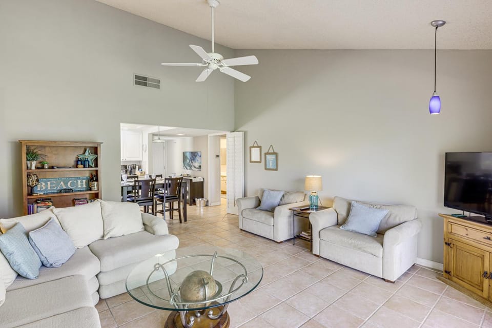 Golf & Swim: Country Club Condo in Palm Desert House in Palm Desert