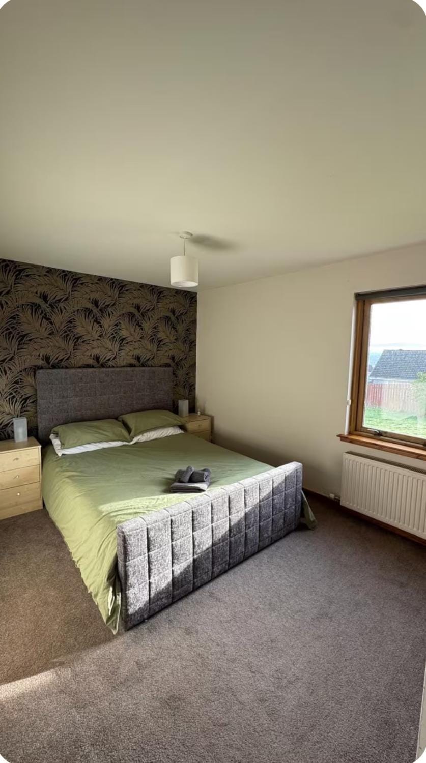 Bright 2 Bed Corner Flat - Great Location Apartment in Inverness