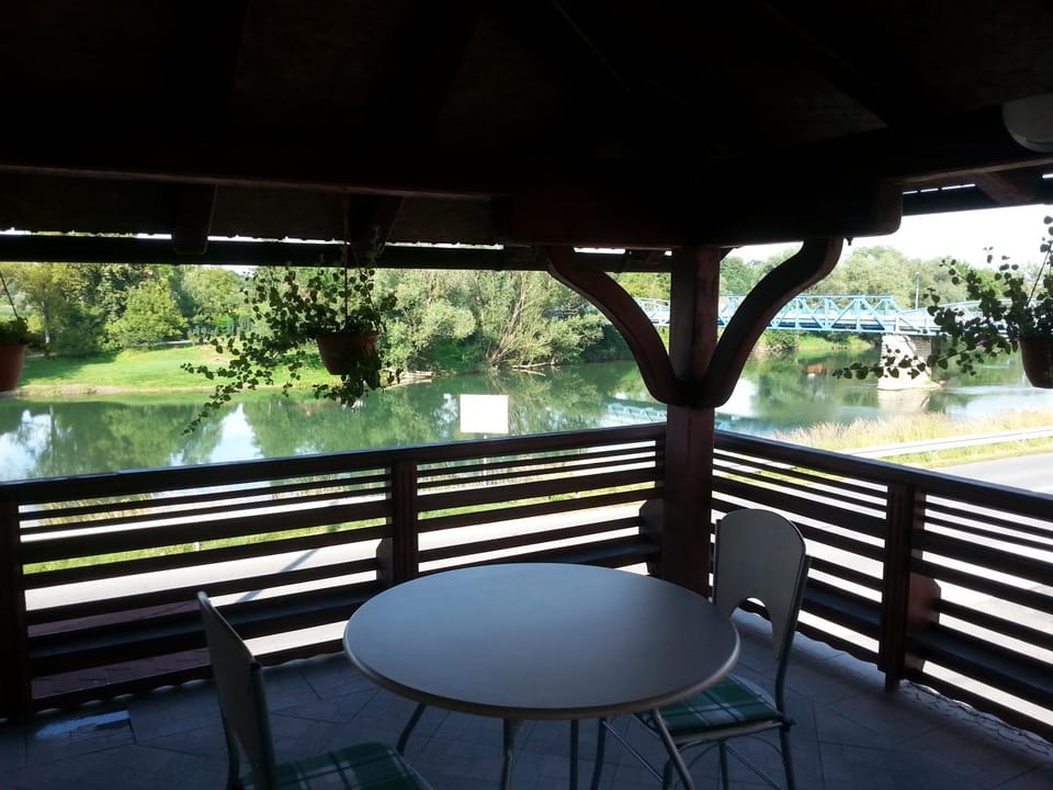 Balcony/Terrace, Seating area, River view