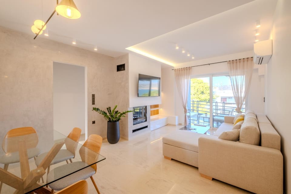 TV and multimedia, Living room, Seating area, Dining area