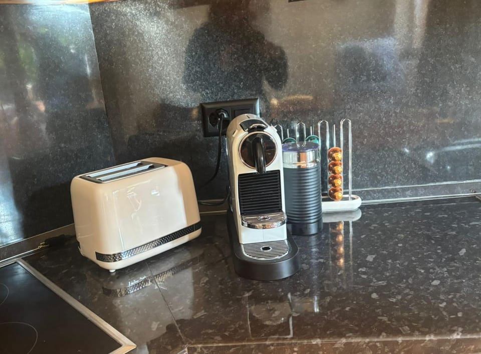 Coffee/tea facilities, toaster