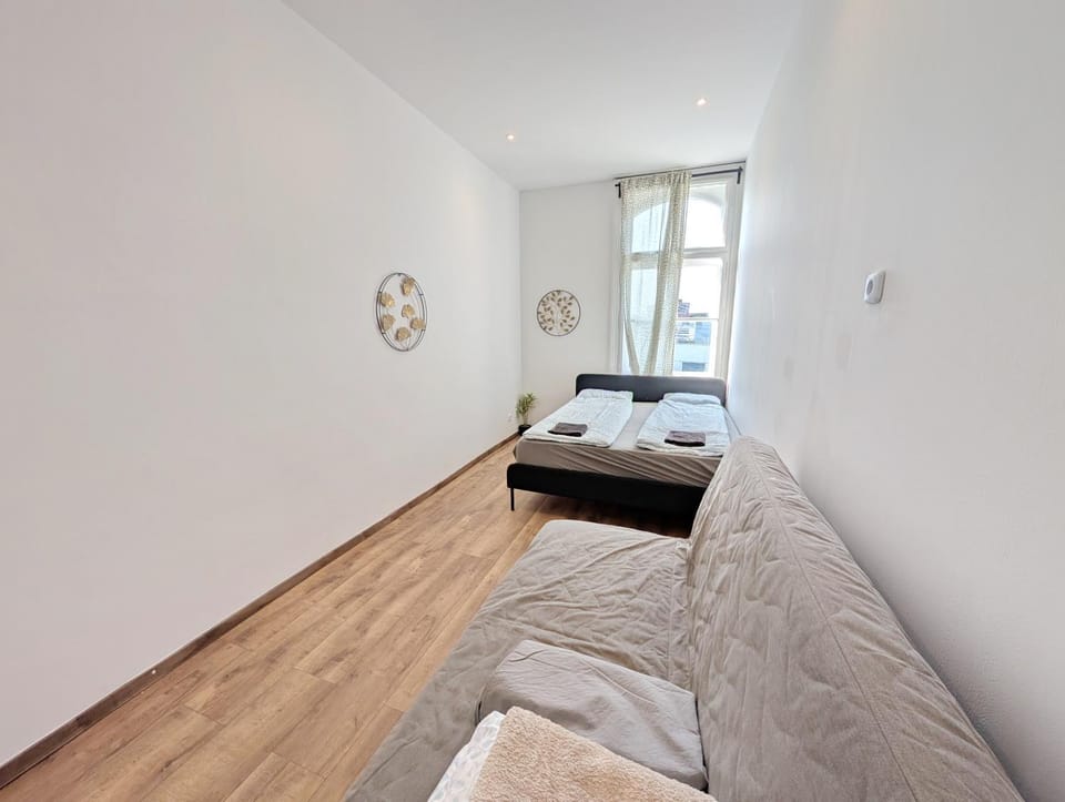Lovely Apartment - 15 Min from Airport & City Center, 5 Min from Vienna Main-Bus Station EZ10b Apartment in Vienna