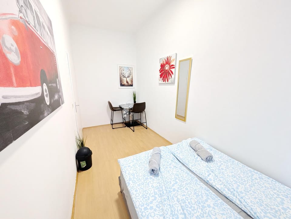Lovely Apartment - 15 Min from Airport & City Center, 5 Min from Vienna Main-Bus Station EZ10b Apartment in Vienna