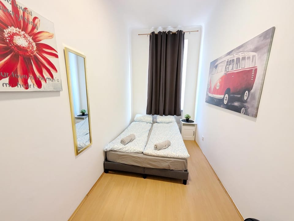 Lovely Apartment - 15 Min from Airport & City Center, 5 Min from Vienna Main-Bus Station EZ10b Apartment in Vienna