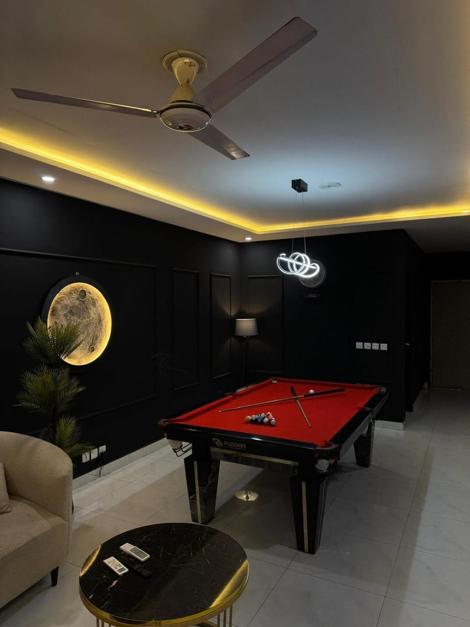 ZayrNest 2BR Apt Pool Gym Cinema, Snooker Luxe Apartment in Lahore