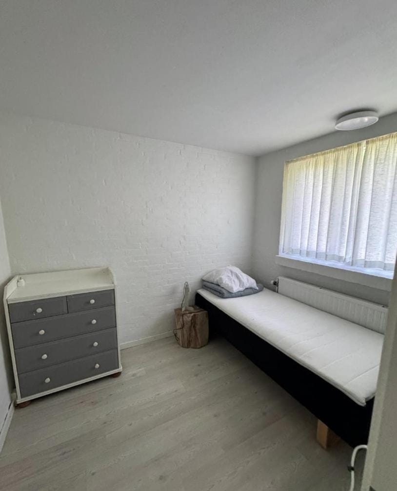 The Sunflower - Huge 240m2 7-bedroom house for 16 people - Free parking - 15 beds, 2 kitchen & 3 bathrooms Apartment in Region of Southern Denmark