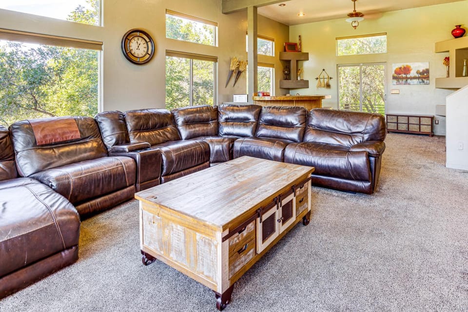 5 Mi to Powder Mtn: Tuscan Mountain Retreat House in Utah