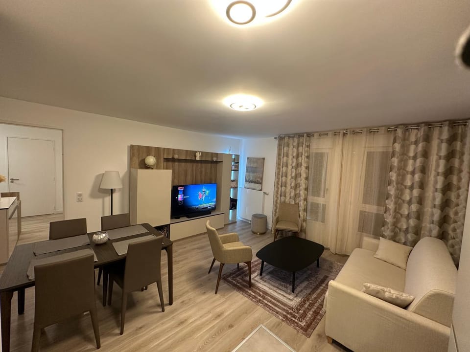 TV and multimedia, Living room, Dining area