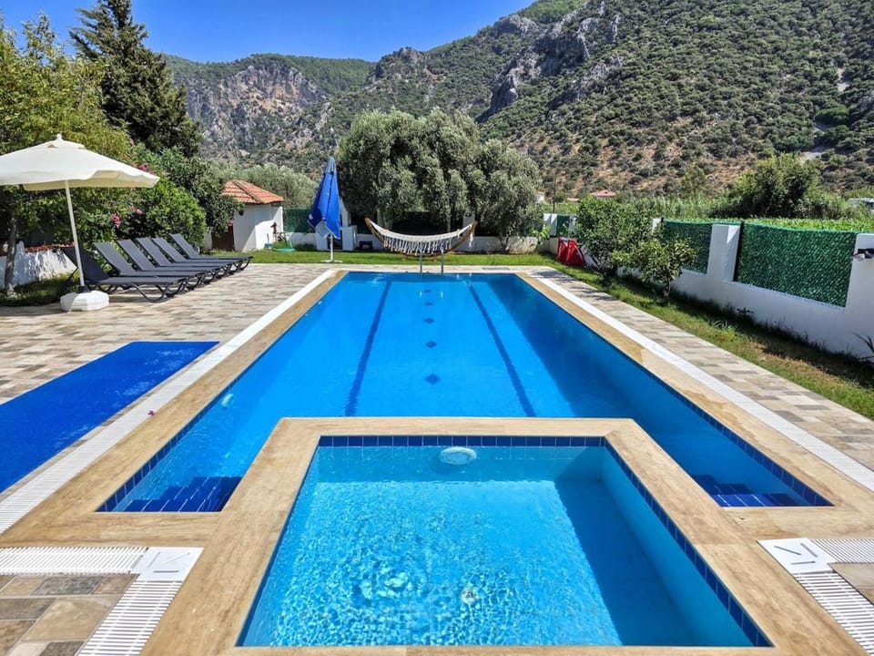 Spring, Day, Natural landscape, Mountain view, Pool view, Swimming pool, Swimming pool, sunbed