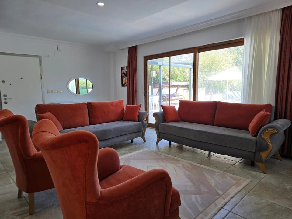 Living room, Seating area