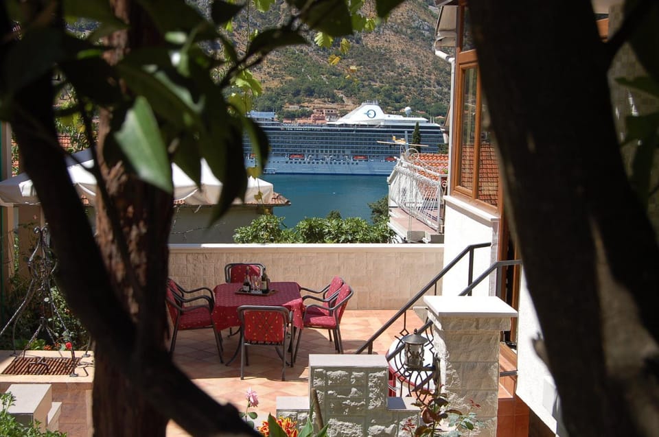 Patio, Natural landscape, Garden, View (from property/room), Balcony/Terrace, Seating area, Garden view, Sea view