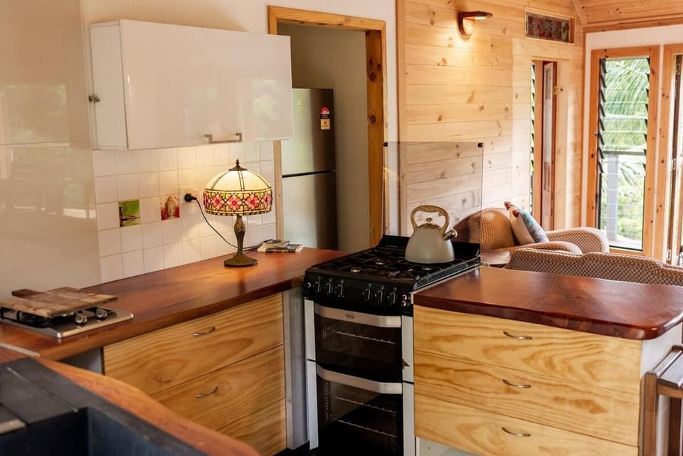 Lilah Blue-Entire Home Rustic Rainforest Private House in Kuranda