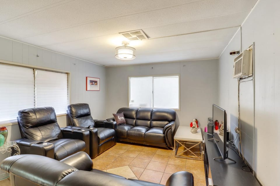 Near I-15: Convenient & Low-Key Las Vegas Home! House in North Las Vegas