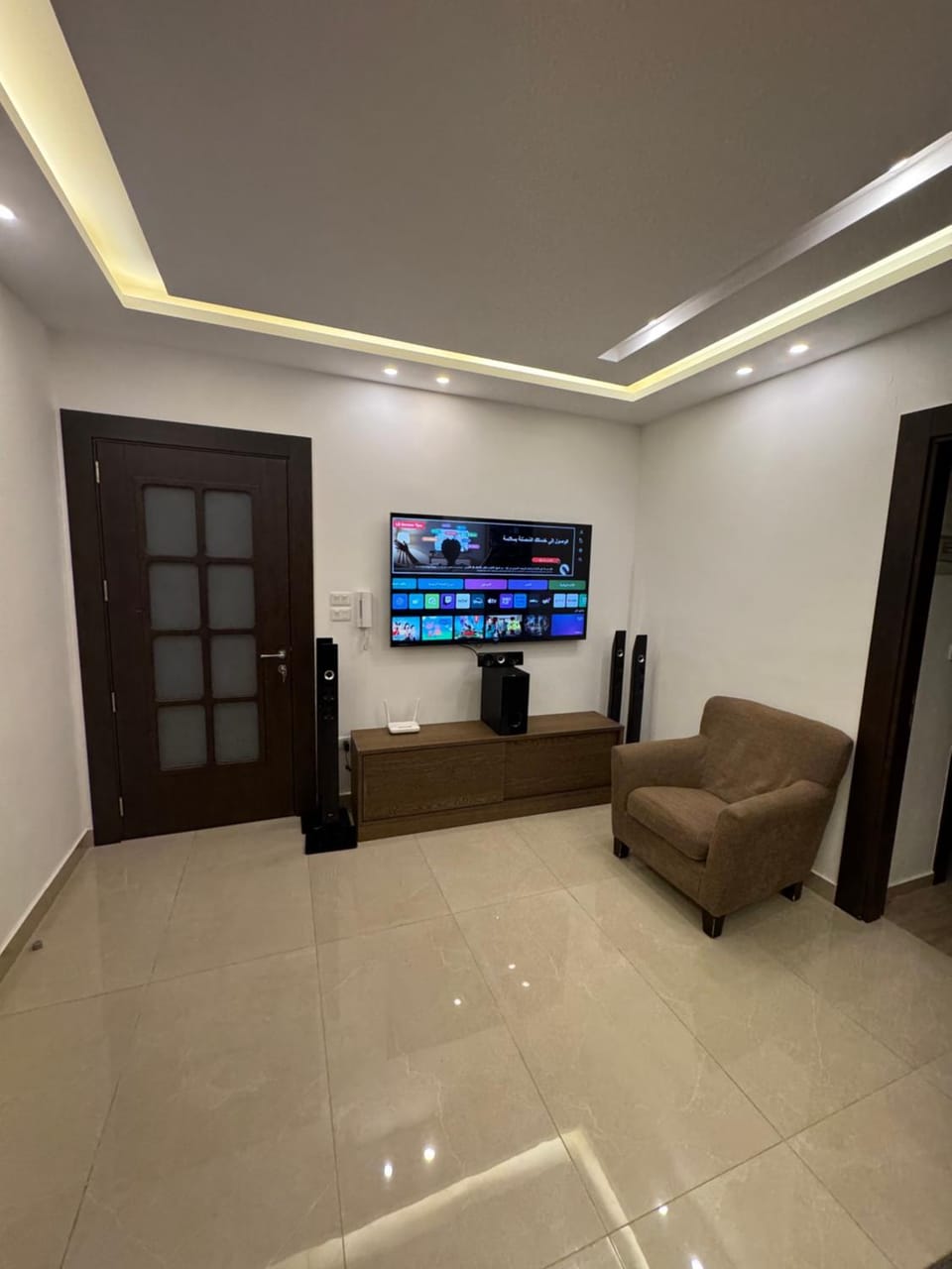 Communal lounge/ TV room, TV and multimedia, Living room, Seating area, Evening entertainment