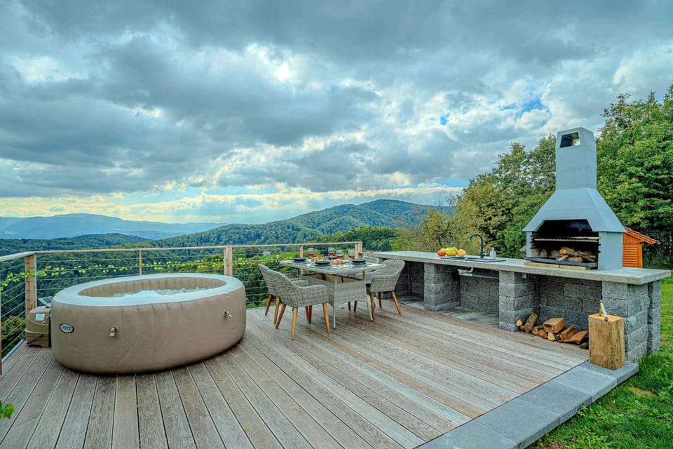 Summer, BBQ facilities, Hot Tub, Balcony/Terrace
