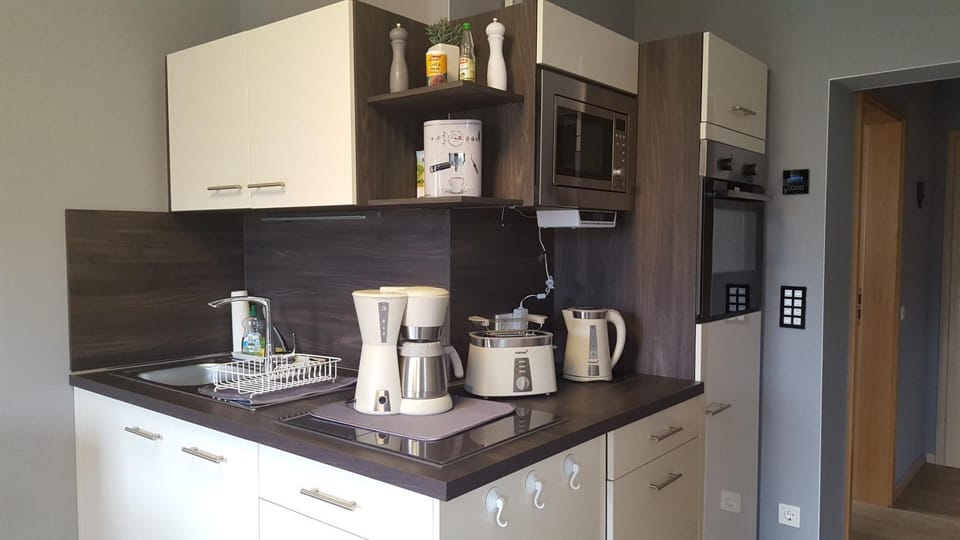 Coffee/tea facilities, Kitchen or kitchenette