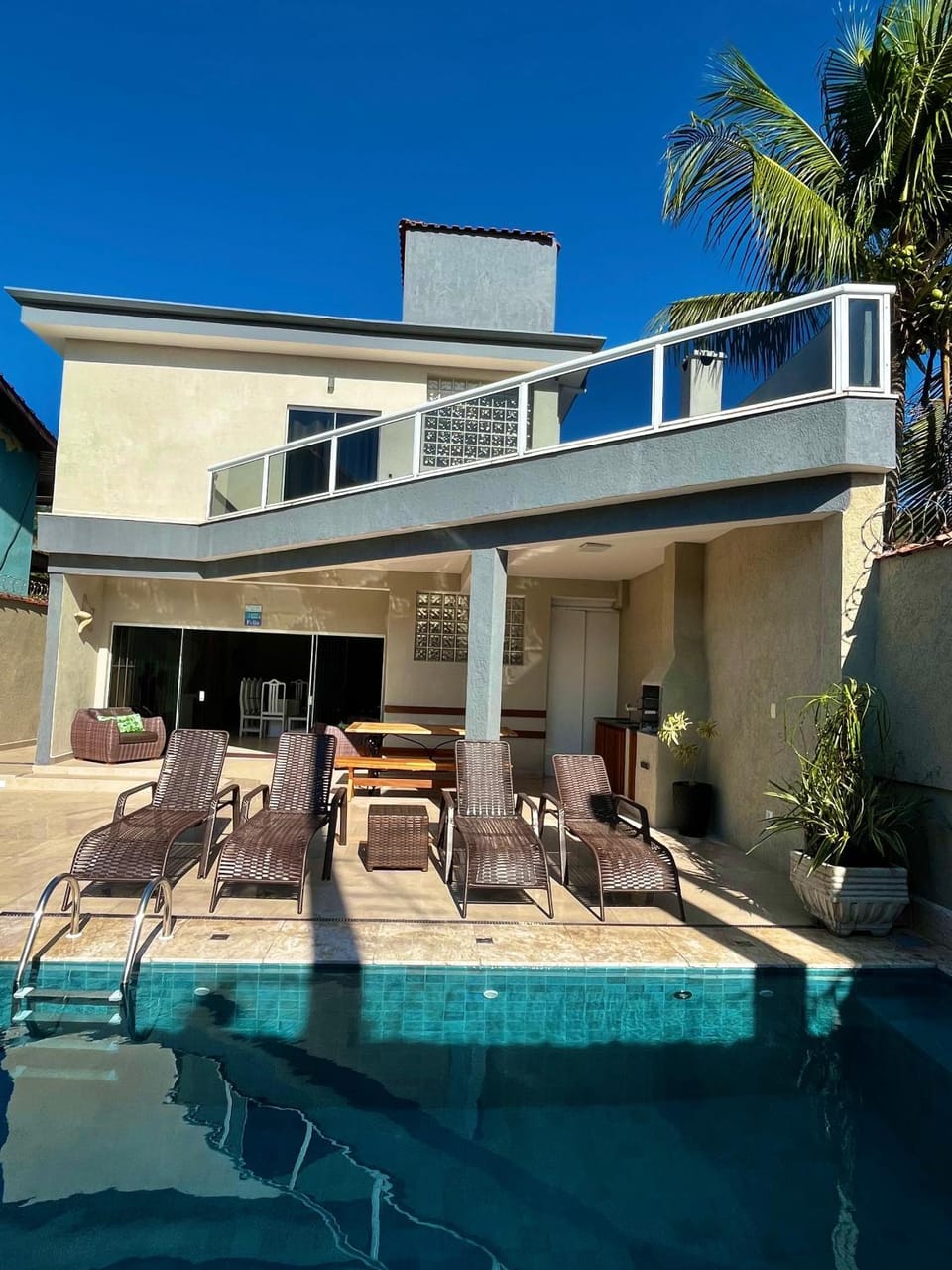 Pool view, Swimming pool, sunbed