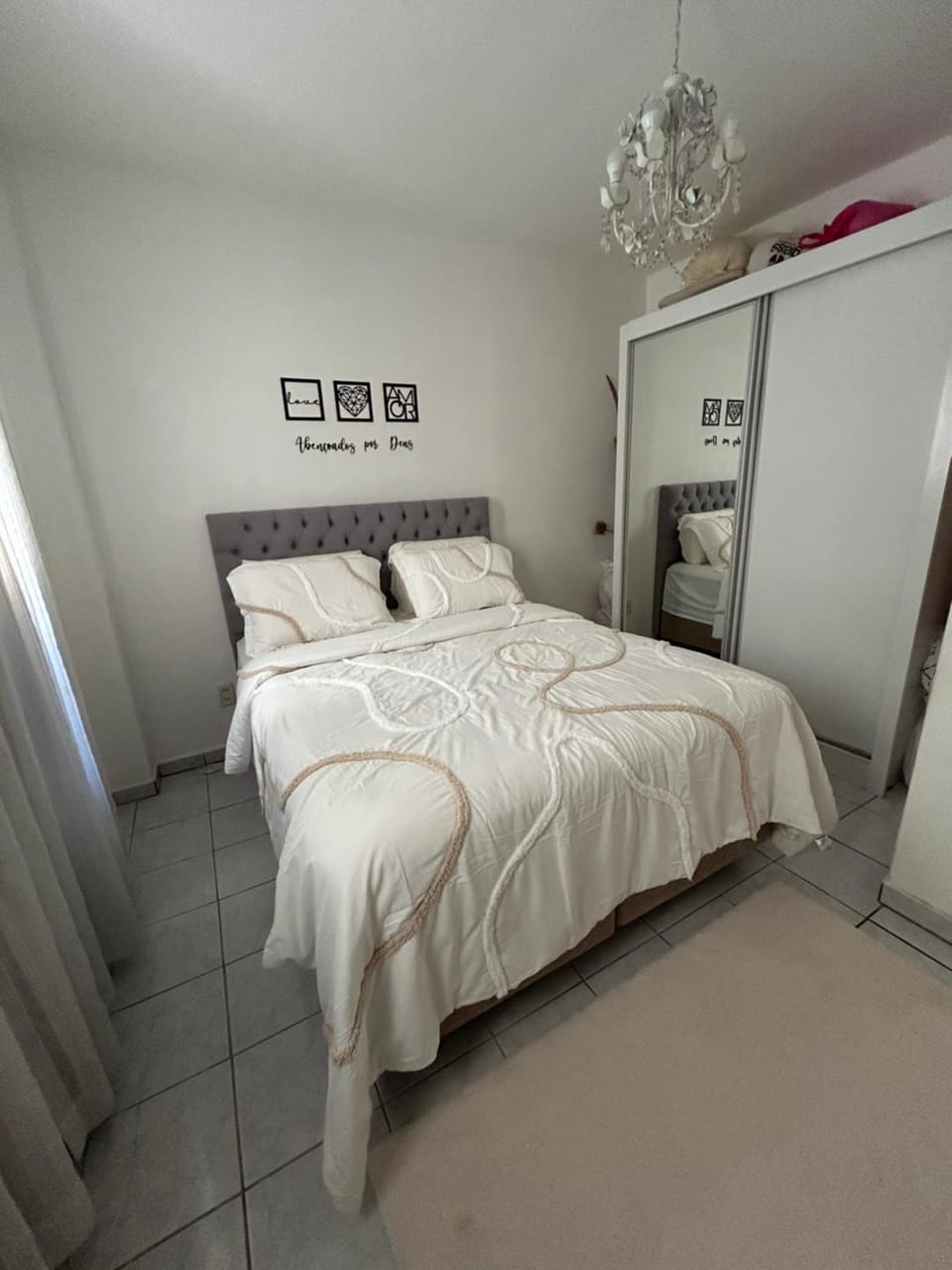 APARTAMENTO BEM LOCALIZADO, Kobrasol Bed and Breakfast in São José