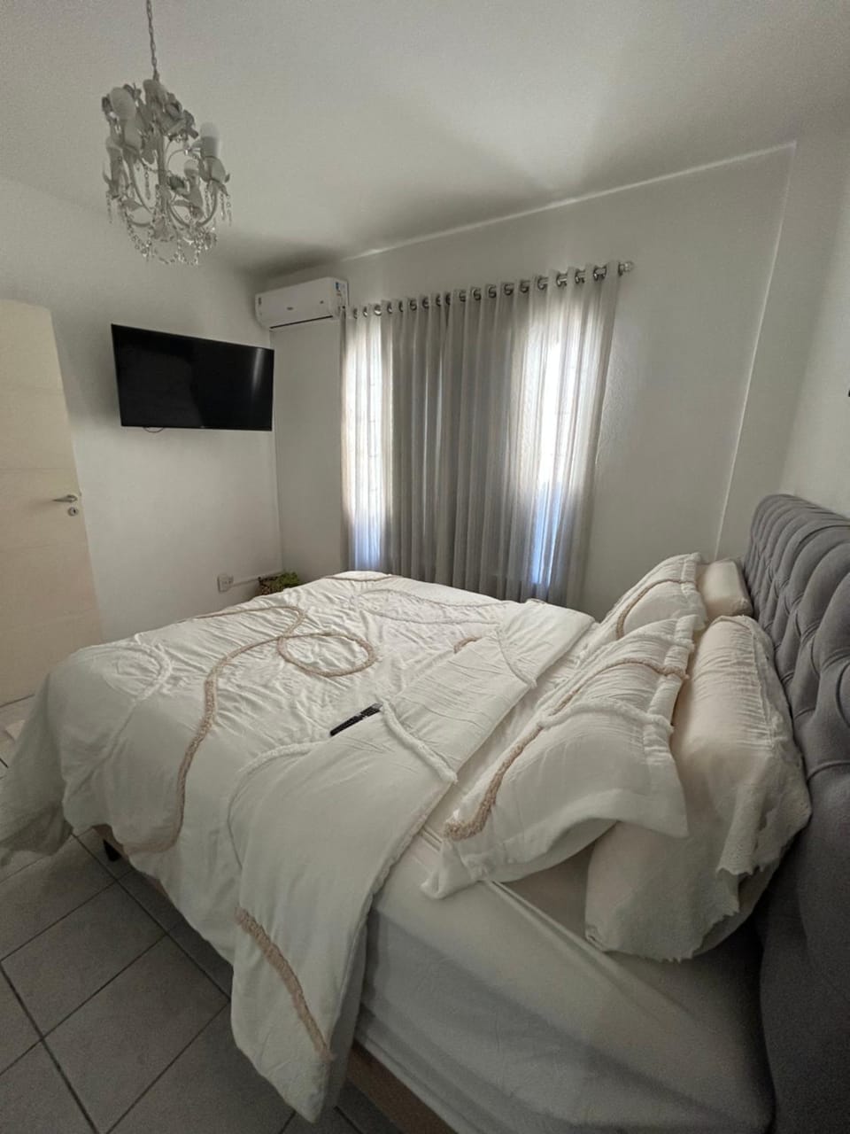 APARTAMENTO BEM LOCALIZADO, Kobrasol Bed and Breakfast in São José