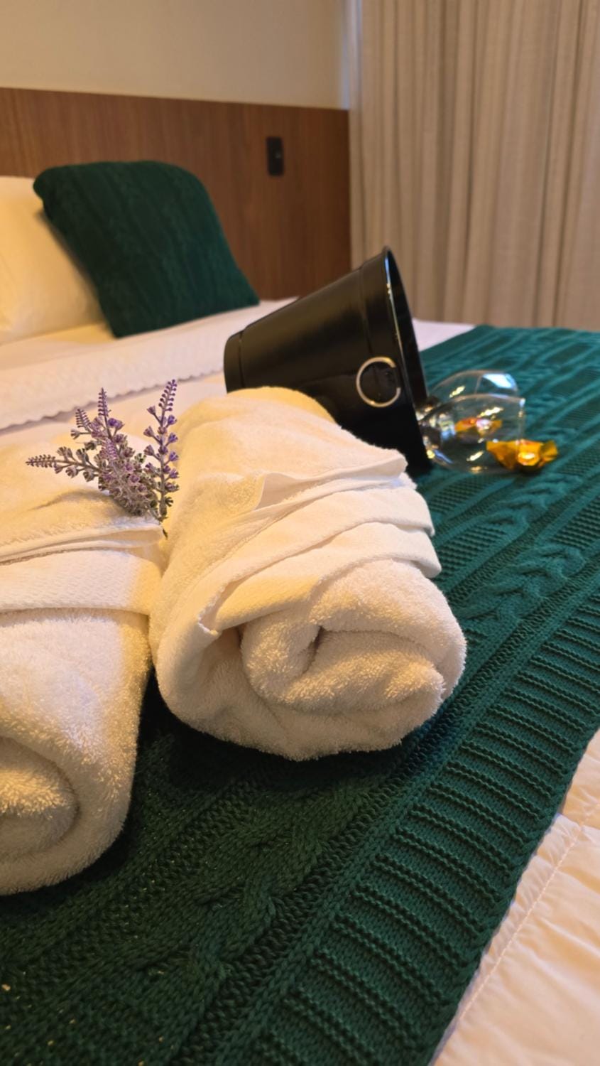 Bedroom, towels