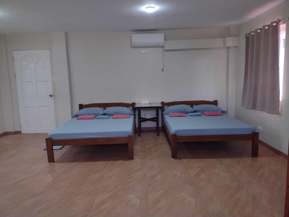Photo of the whole room, Bedroom, air conditioner