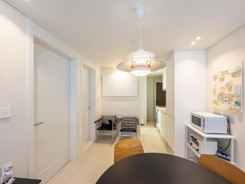 Kitchen or kitchenette, Living room