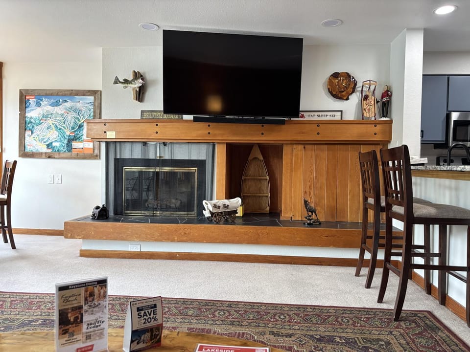 Studio in Lakeside Village, Updated Kitchen & Bath apts Apartment in Keystone