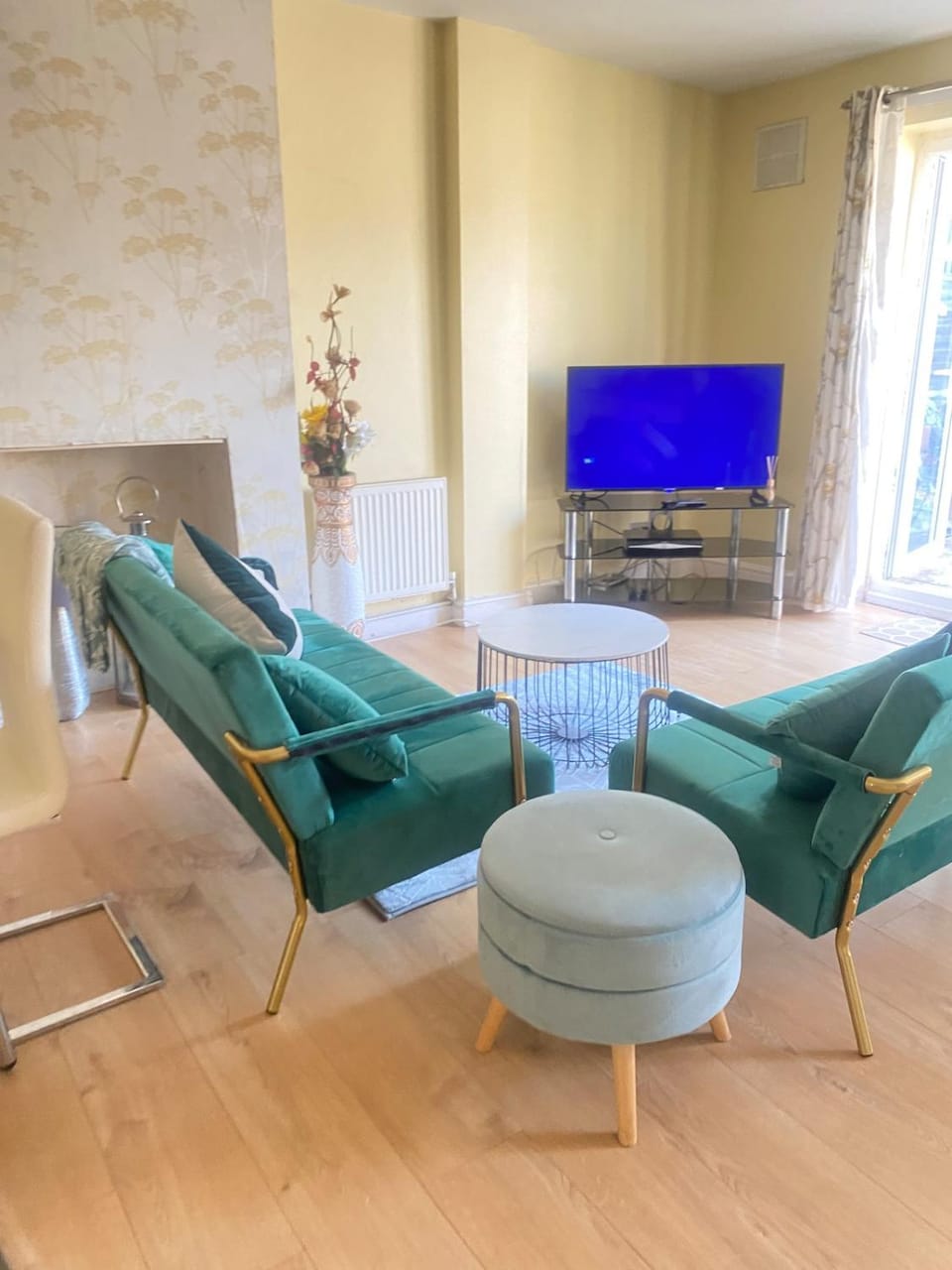 Stunning & Cosy 4 bedroom in Erith Apartment in Dartford