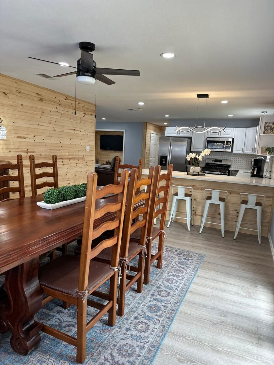 Elegant Spacious 3 Bedroom Home fenced back yard and Garage House in Lake Texoma
