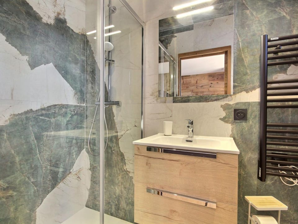 Chalet neuf avec jacuzzi et sauna - FR-1-455-267 Chalet in Mâcot-la-Plagne