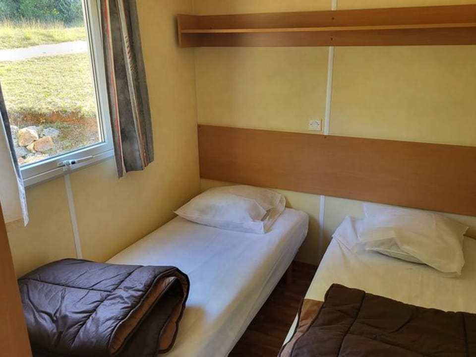 Mobil home cosy avec terrasse pour 4 personnes - API-1-52-266 Campground/ 
RV Resort in Occitanie