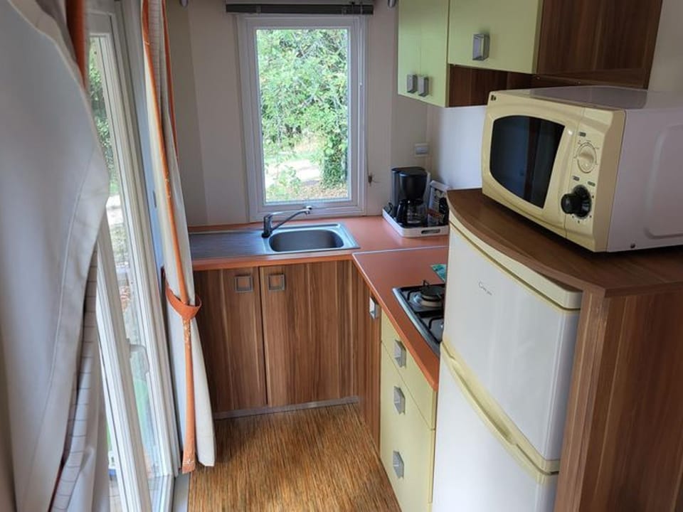 Mobil-home pour 5 pers avec Terrasse - API-1-52-372 Campground/ 
RV Resort in Occitanie