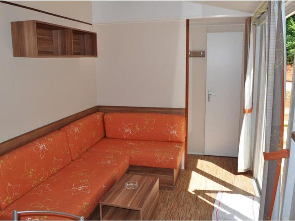 Mobil-home 29m² avec terrasse à Salles - API-1-52-426 Campground/ 
RV Resort in Occitanie