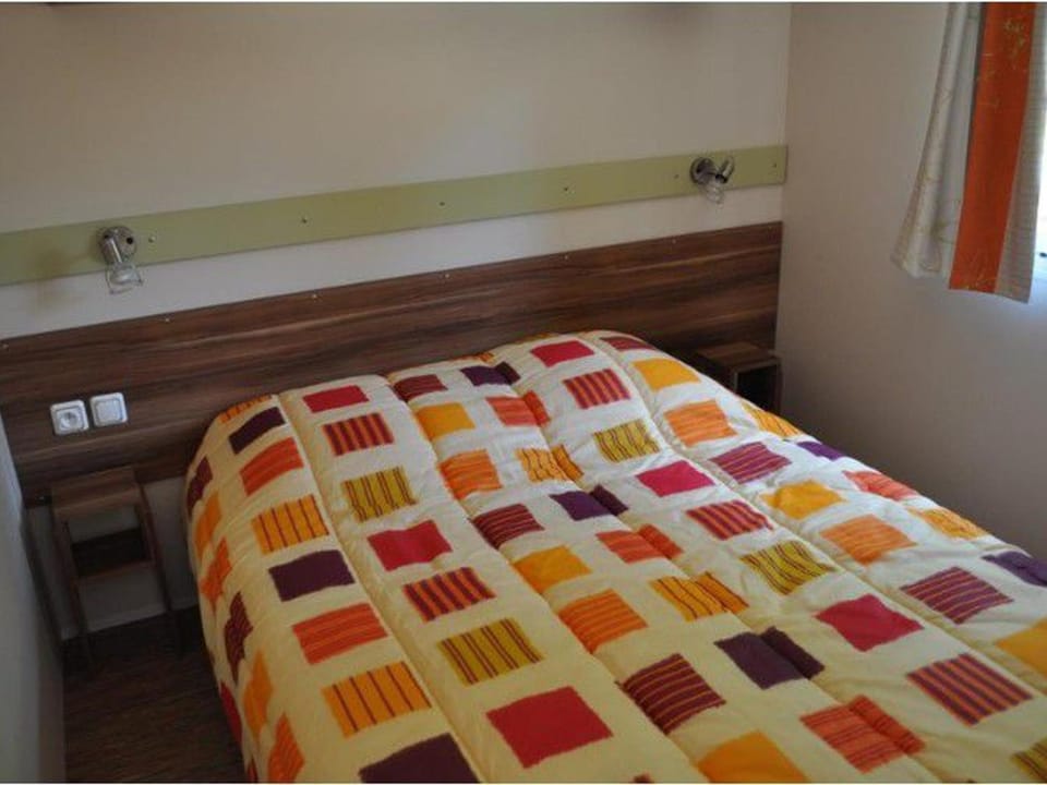 Mobil-home 29m² avec terrasse à Salles - API-1-52-426 Campground/ 
RV Resort in Occitanie