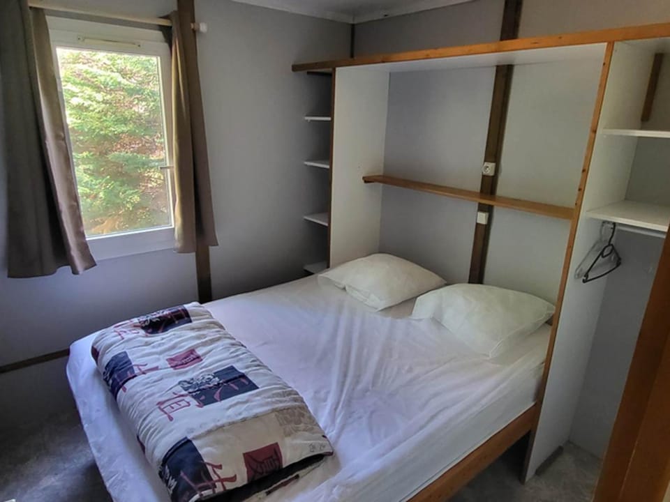 Chalet confortable avec terrasse en pleine nature - API-1-52-237 Campground/ 
RV Resort in Occitanie