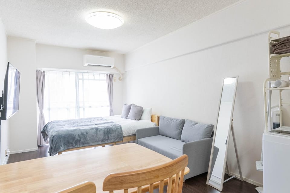 Bed, Dining area, air conditioner