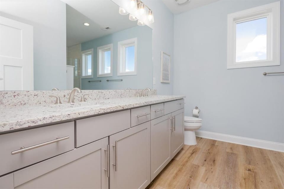 Pelican's Treasure- Oceanfront Retreat with Hot Tub Apartment in North Topsail Beach