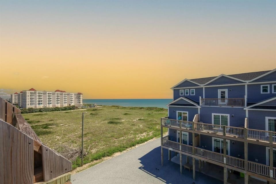 Pelican's Treasure- Oceanfront Retreat with Hot Tub Apartment in North Topsail Beach