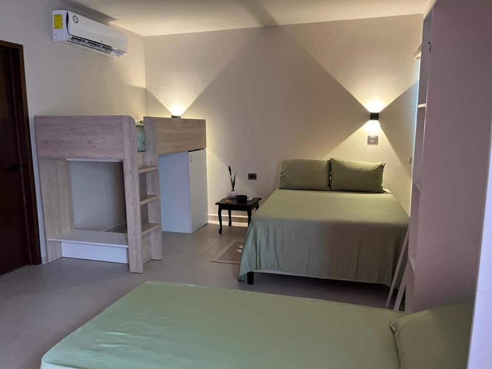 Bed, Photo of the whole room, air conditioner