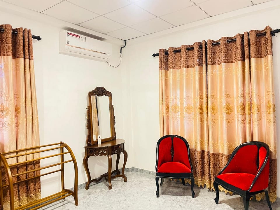 Living room, Seating area, air conditioner