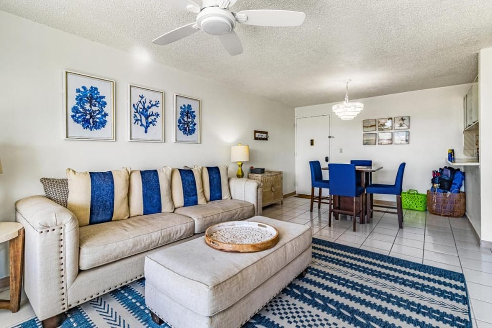 Living room, Seating area, Dining area, internet