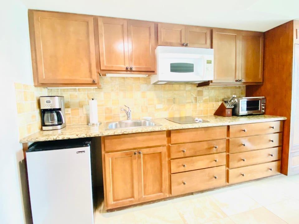 Coffee/tea facilities, Kitchen or kitchenette, minibar, toaster