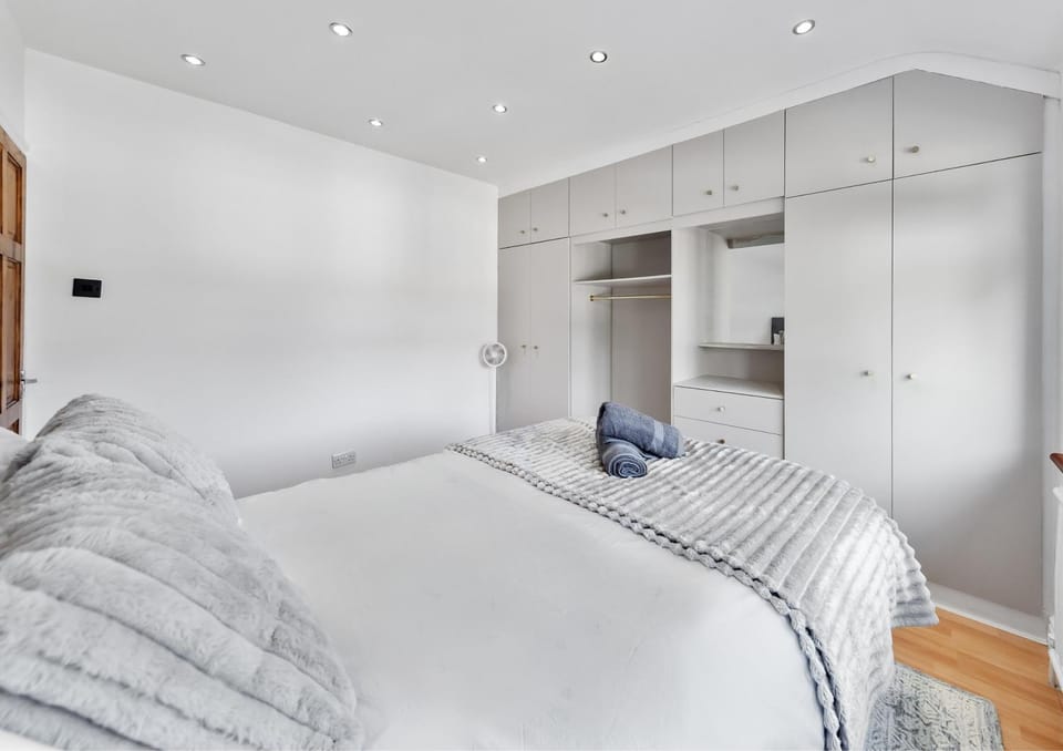 Bed, Photo of the whole room, Bedroom, towels, wardrobe