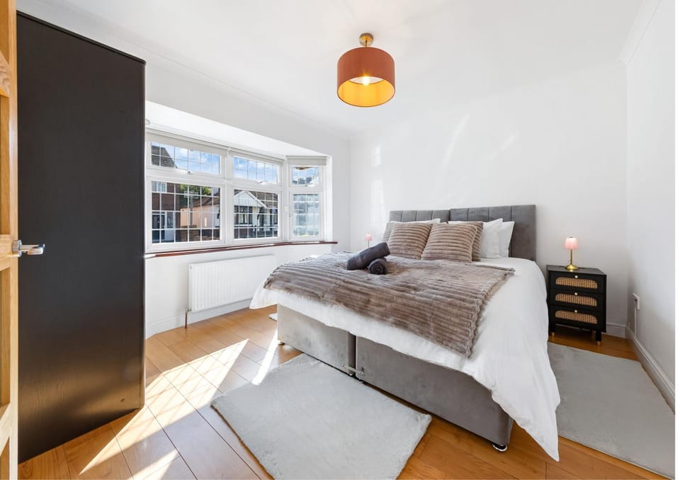 Bed, Photo of the whole room, Bedroom, towels, towels, wardrobe