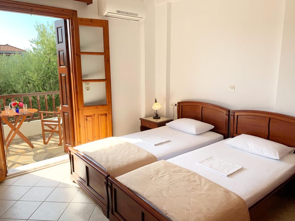 Bed, Bedroom, air conditioner